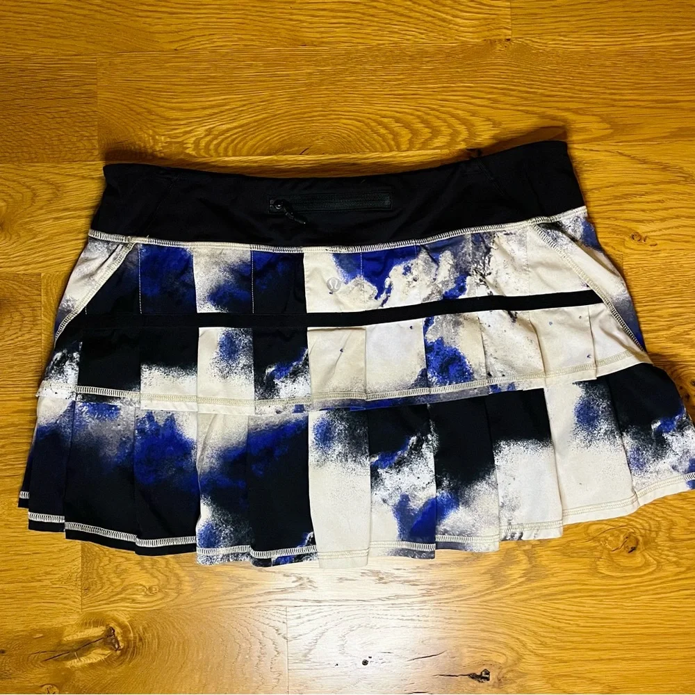 lululemon athletica Black, White & Blue Printed Mini Skort